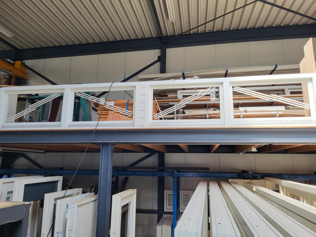 Hardhout Dakkapelkozijn  afm 530 br x 80 cm hoog nieuw 4x dr, Doe-het-zelf en Verbouw, Kozijnen en Schuifpuien, 75 tot 150 cm