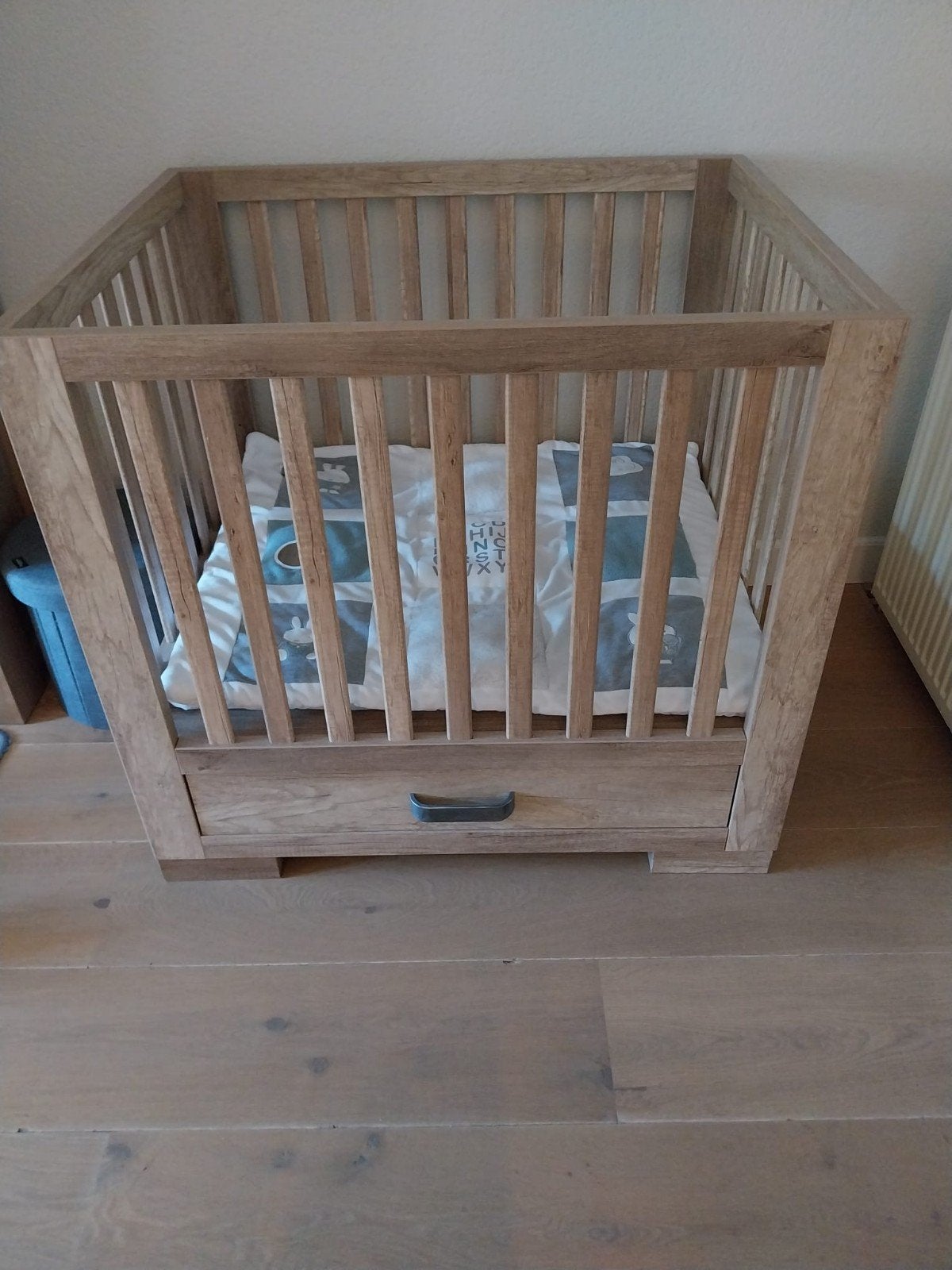 Box met 2 boxkleden van kidsmill, Kinderen en Baby's, Babywiegjes en Ledikanten, Ophalen, Gebruikt, Ledikant