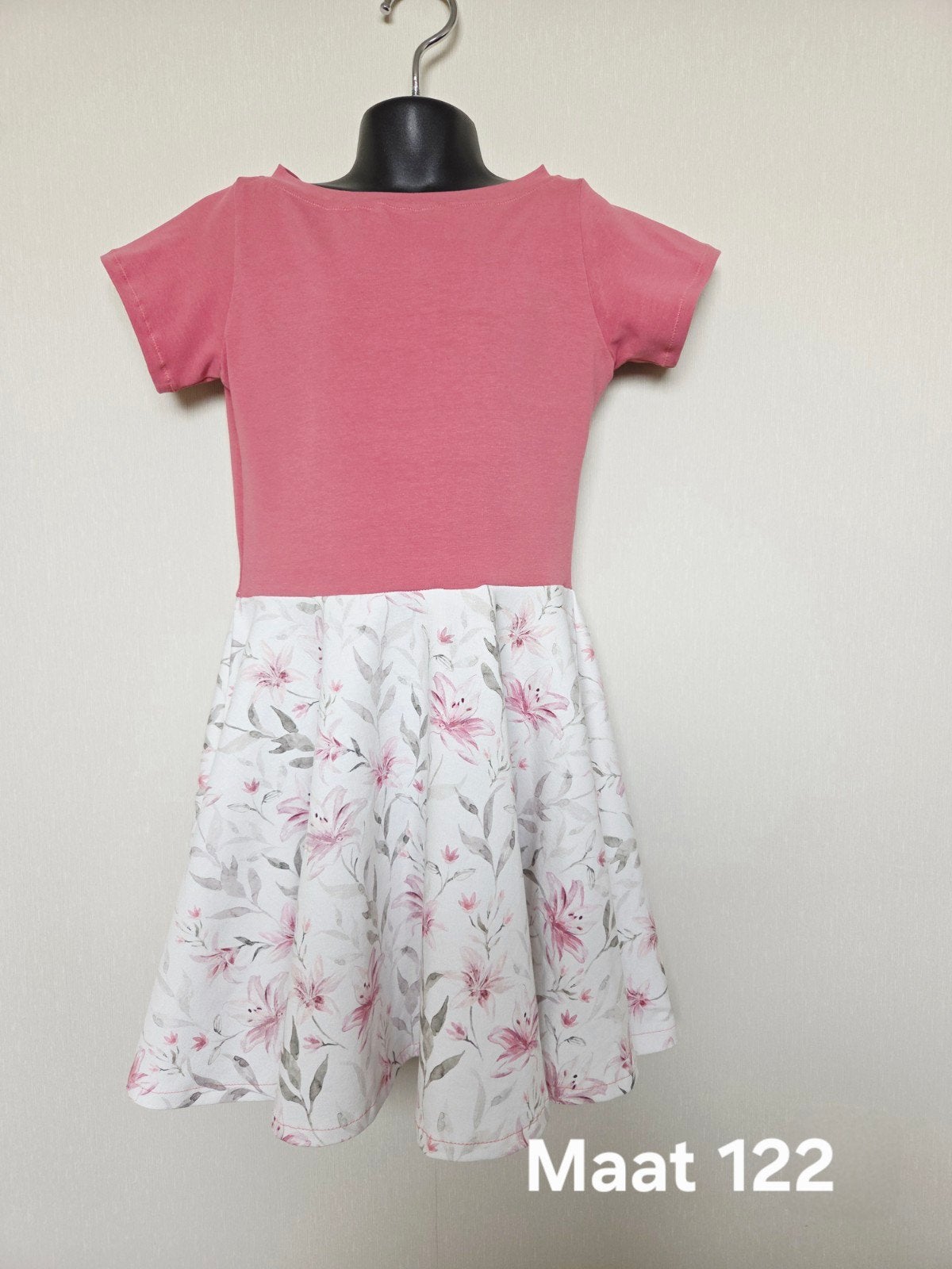 Handgemaakte jurk van katoen tricot - Maat 122, Kinderen en Baby's, Kinderkleding | Maat 122, Meisje, Handgemaakt, Nieuw, Ophalen of Verzenden