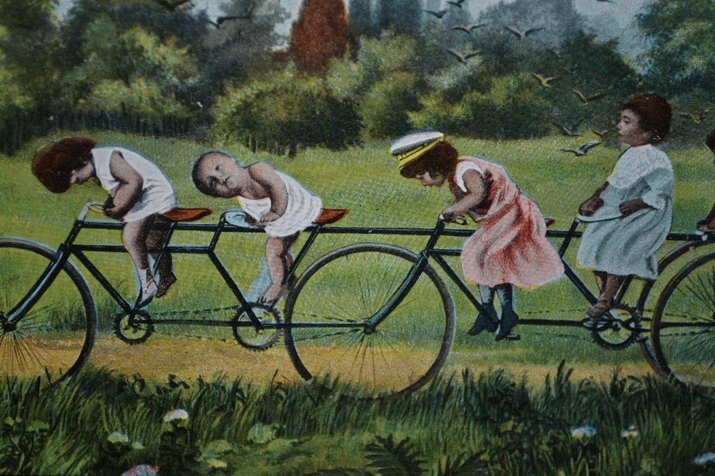 FRANKRIJK 1910 BABY MEISJES OP FIETS TANDEM, Ophalen of Verzenden, Voor 1920, Ongelopen, Sterren en Beroemdheden
