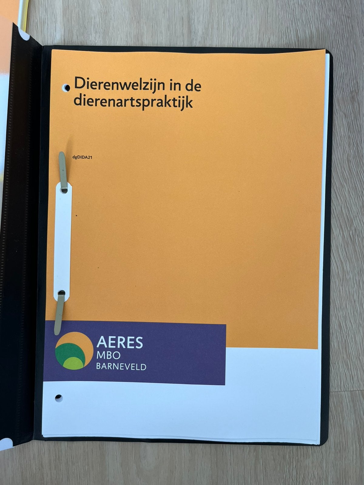 Dierenwelzijn in de dierenartspraktijk aeres mbo barneveld, Ophalen of Verzenden, Zo goed als nieuw