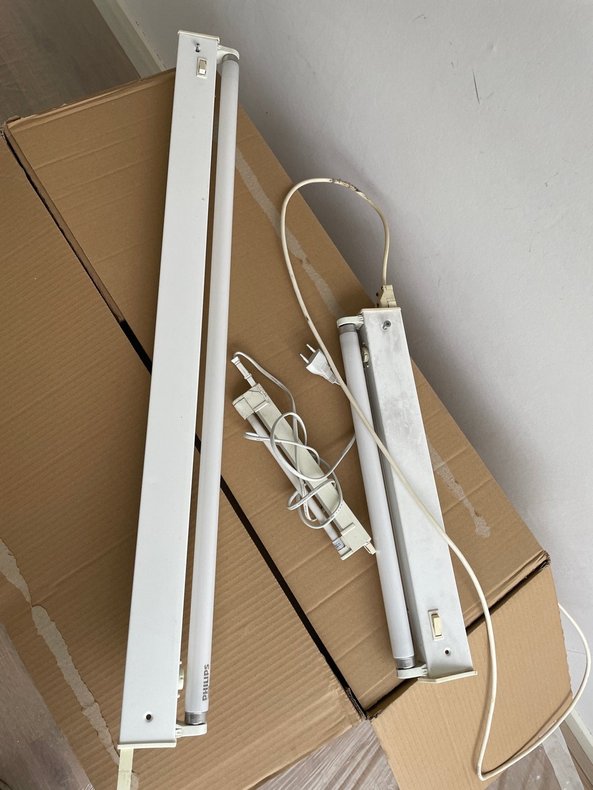 3 gratis lampen (Philips TL-lampen met armatuur (2 stuks), Wit, Gebruikt, G13 (TL), Ophalen
