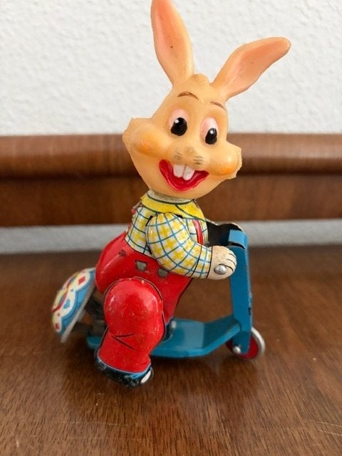 Rabbit on step tin litho. made Japan by Hitachi 50ties, Antiek en Kunst, Ophalen of Verzenden