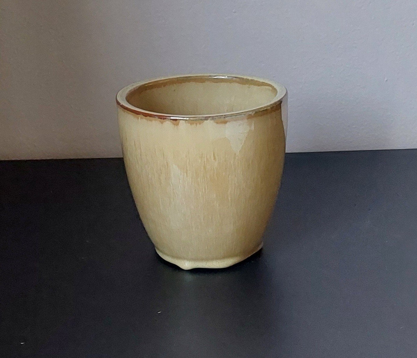 Crèmekleurige keramische bloempot, Ophalen, Overige materialen, Rond, Binnen