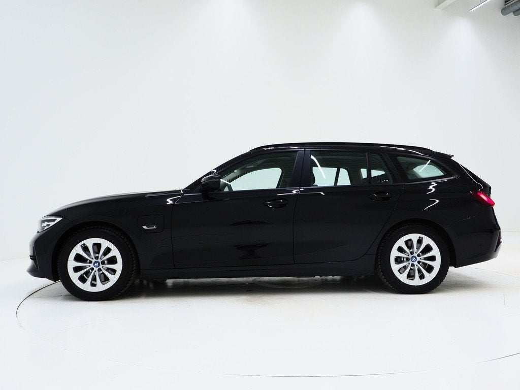 BMW 3 Serie Touring 320e Shadow Line | Camera | Trekhaak | L, Auto's, BMW, Automaat, 1998 cc, Gebruikt, Zwart
