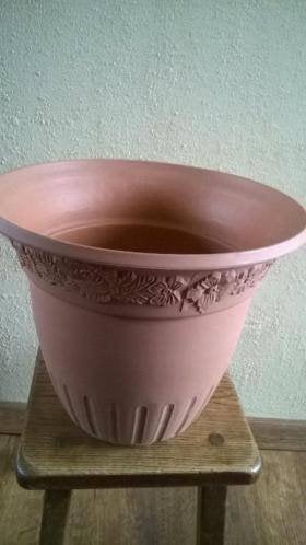 Bloempot met ornament, 25 tot 40 cm, Overige materialen, Gebruikt, Rond