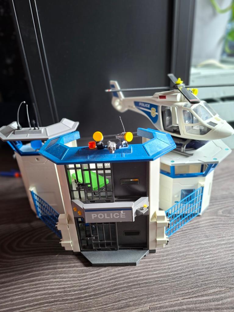 Playmobil Politiebureau met Helikopter en Figuren, Ophalen of Verzenden, Gebruikt, Complete set