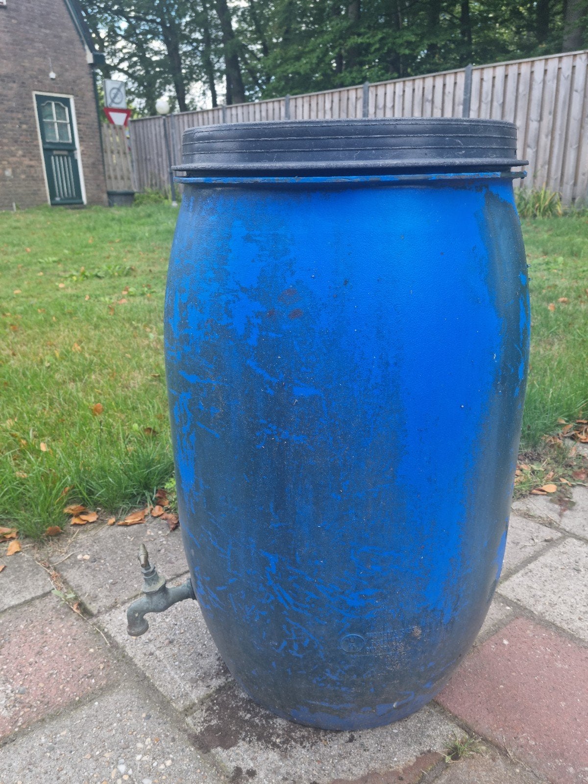 Fantastische regenton in nieuwstaat! koperen kraantje volume, Ophalen, Kunststof, Met kraantje, 75 tot 150 liter