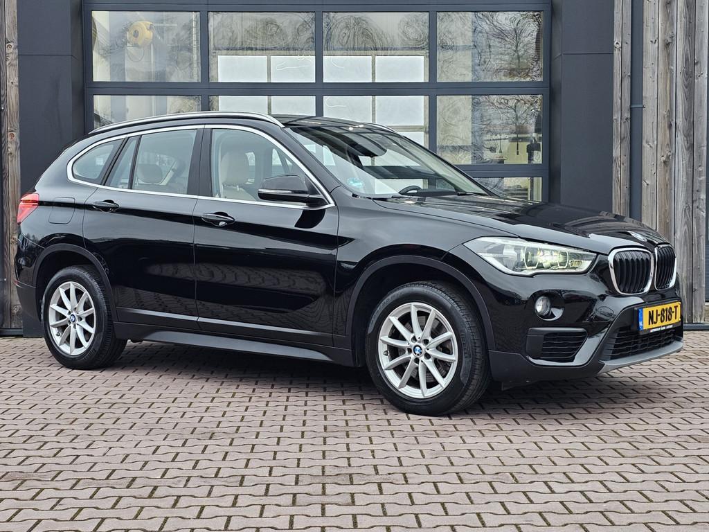 BMW X1 sDrive20i Centennial High Executive | Automaat | Navi, Auto's, 1998 cc, Euro 6, Met garantie (alle), Zwart