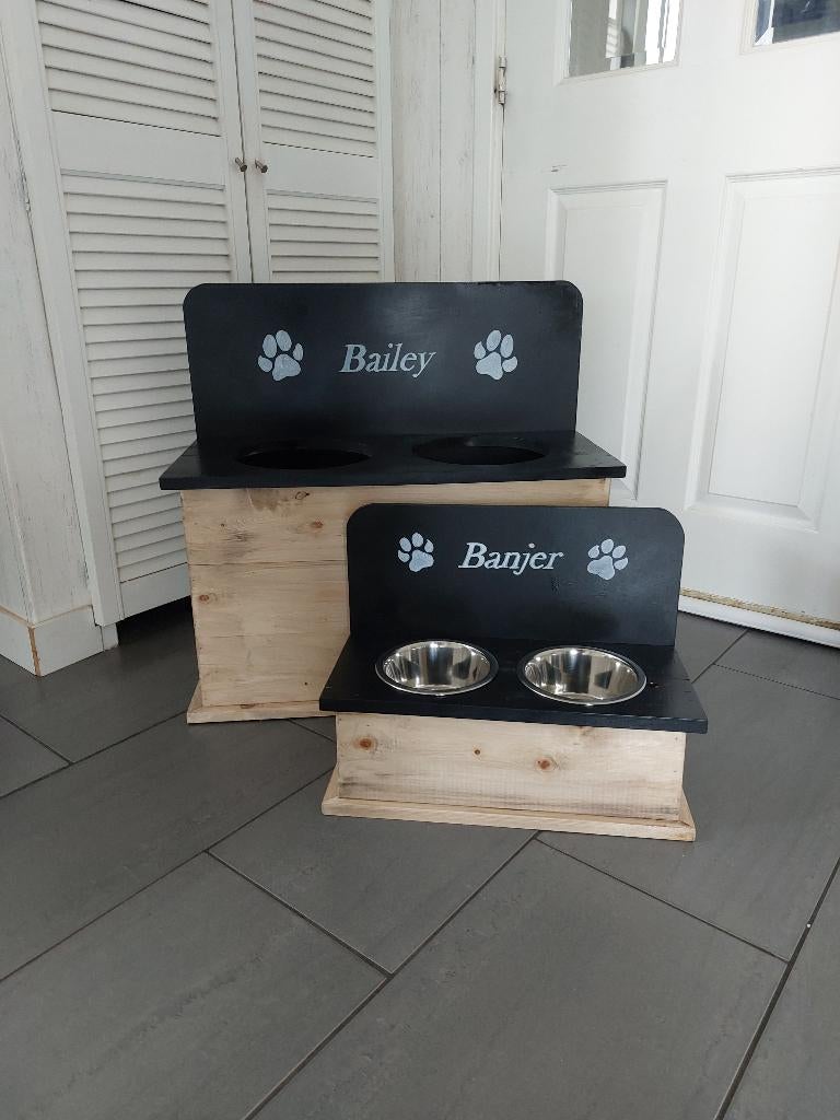 Houten Voerbak Standaard met Achterwand & Gepersonaliseerd, Info@rwhoutidee.nl, Nieuw, Ophalen of Verzenden, Anti-knoei