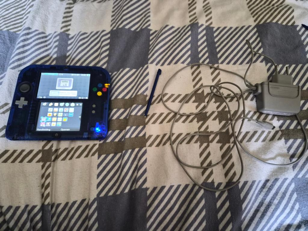 Nintendo 2DS Pokémon Blue Edition Compleet, Ophalen of Verzenden, Zo goed als nieuw, Blauw, 2DS