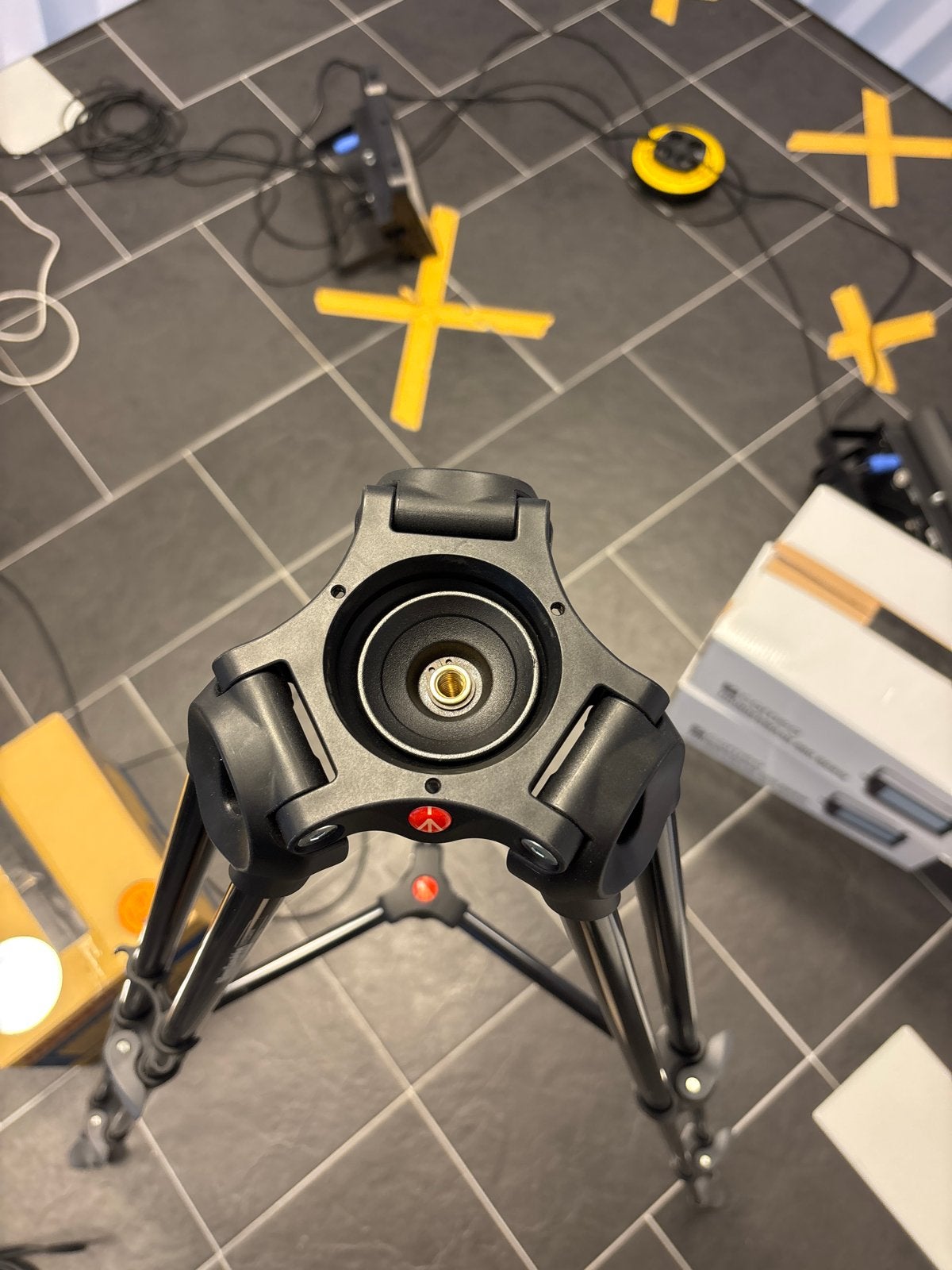 2x Manfrotto MVT502AM statieven - Professionele videostatiev, Ophalen, Gebruikt, Driepoot, 150 tot 175 cm