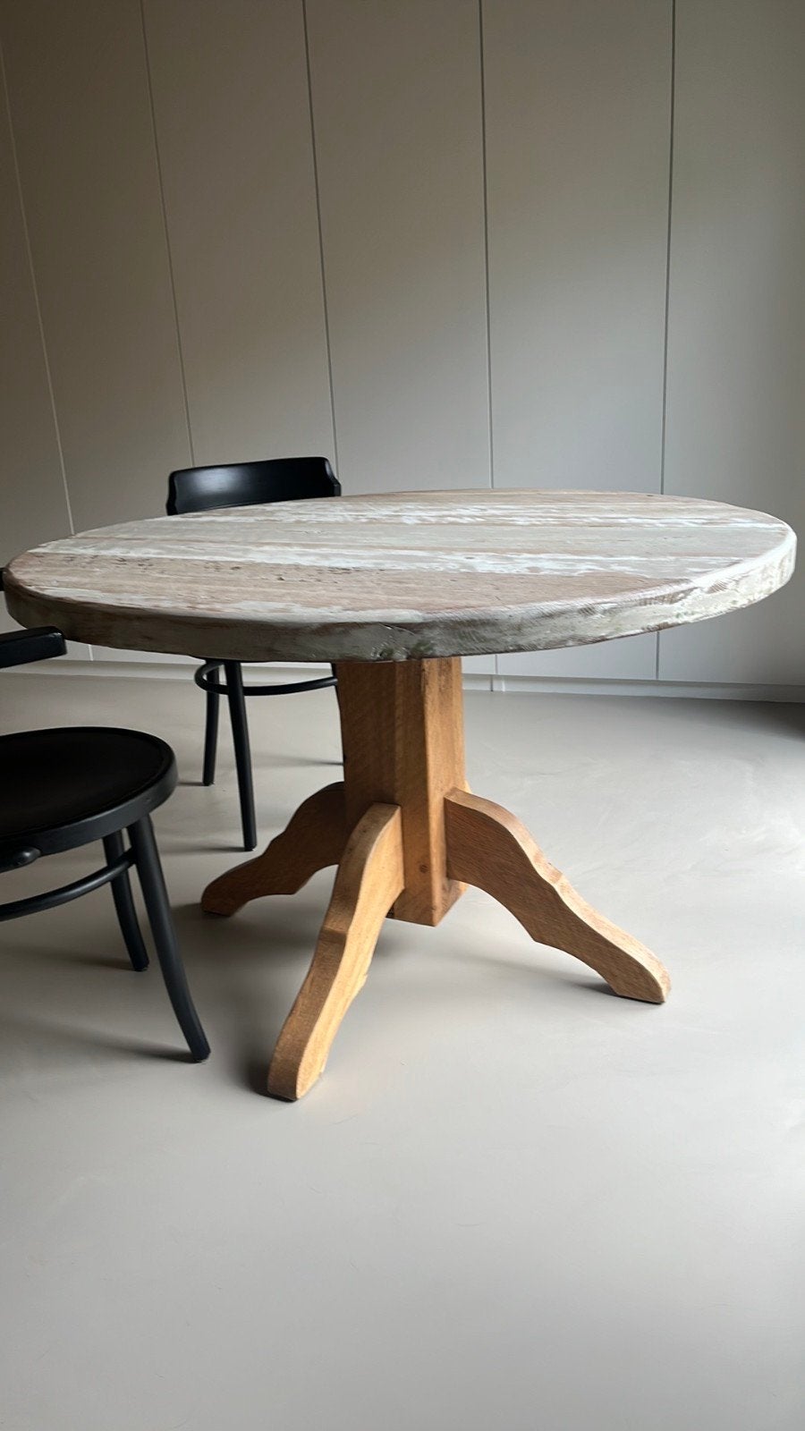 Ronde houten eiken tafel met verweerde look, Antiek en Kunst, Ophalen