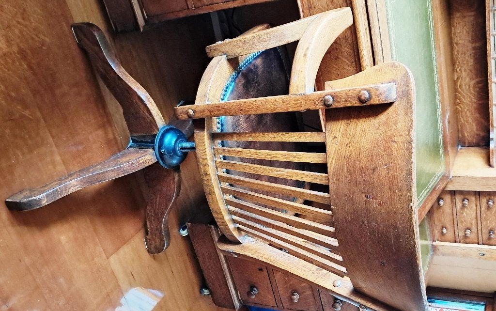Foto 15 van Luxe Antieke Engelse Eikenhouten Bureaustoel – Merk Pooley