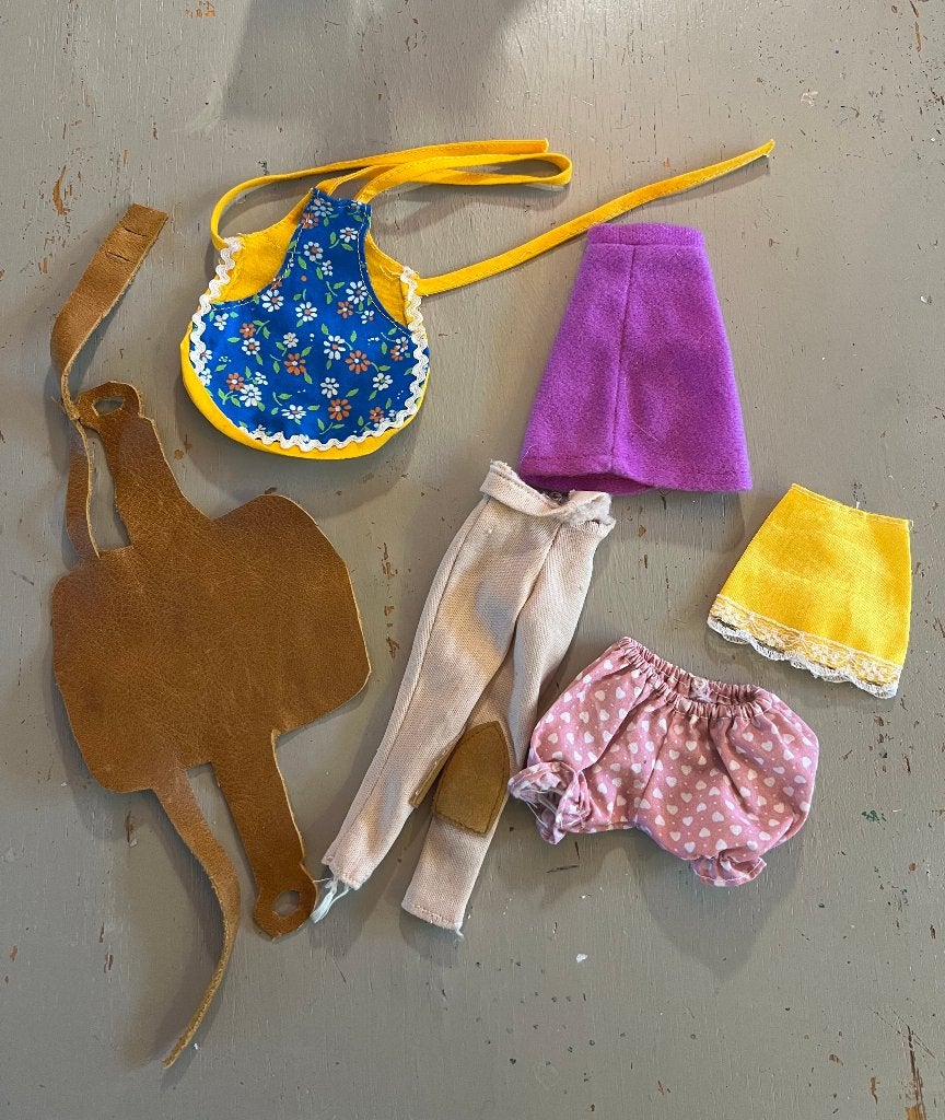 Vintage retro Barbie Sindy Fleur barbiekleding kleertjes rok, Ophalen of Verzenden, Zo goed als nieuw, Kleertjes