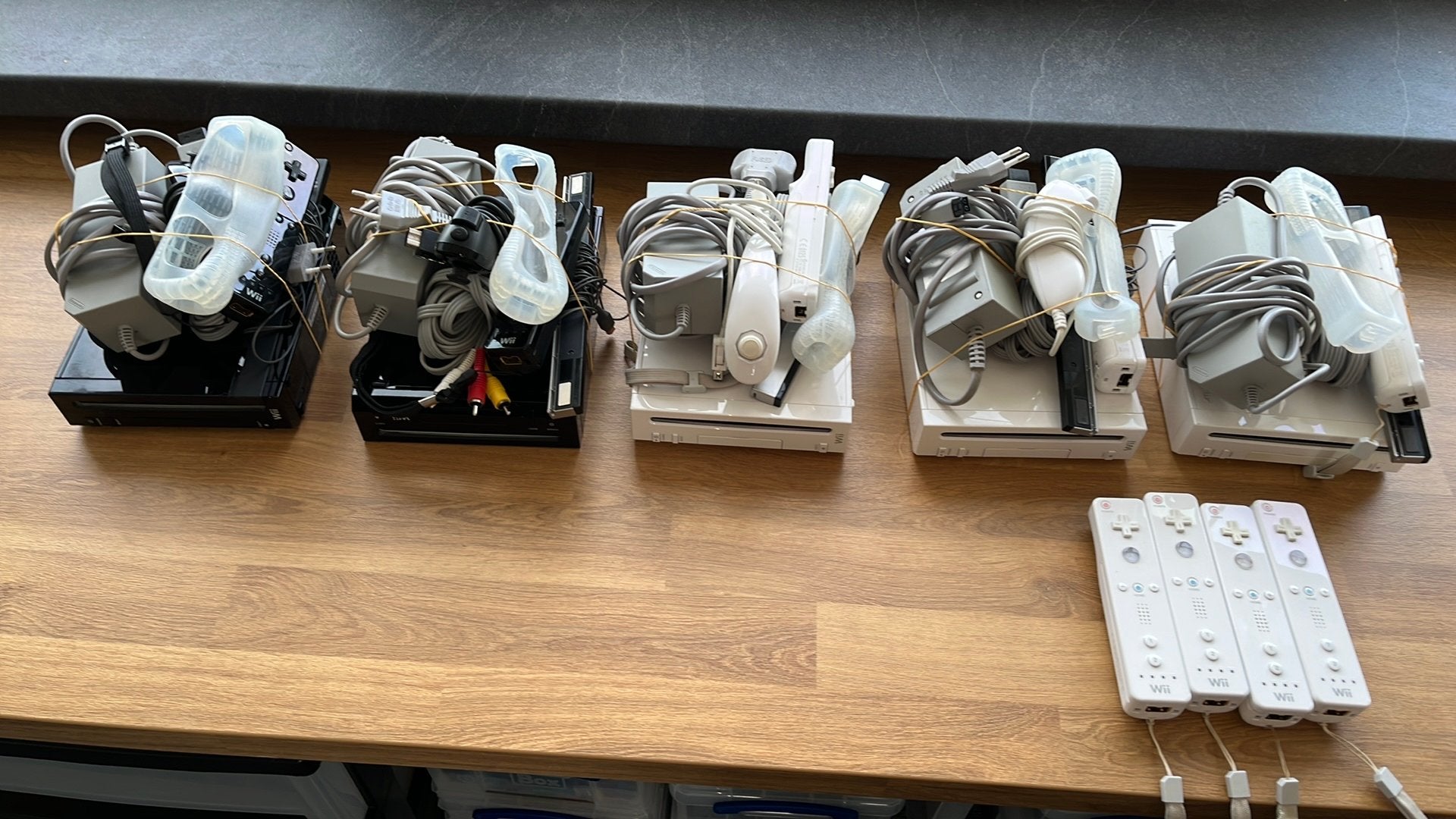 Nintendo wii spelcomputers / console / controllers wit zwart, Ophalen of Verzenden, Zo goed als nieuw, Met 2 controllers