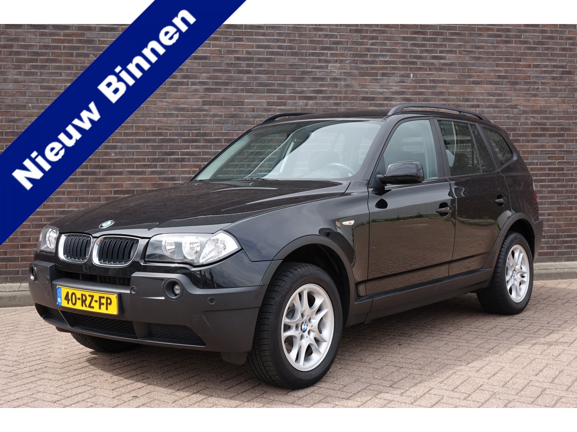 BMW X3 2.0i Introduction, navigatie, mooie en originele auto, 4 cilinders, 150 pk, Parkeersensor, Zwart