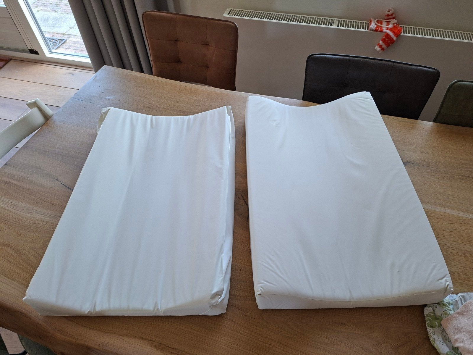 2 nette aankleedkussens met 3 hoezen, Ophalen, Zo goed als nieuw
