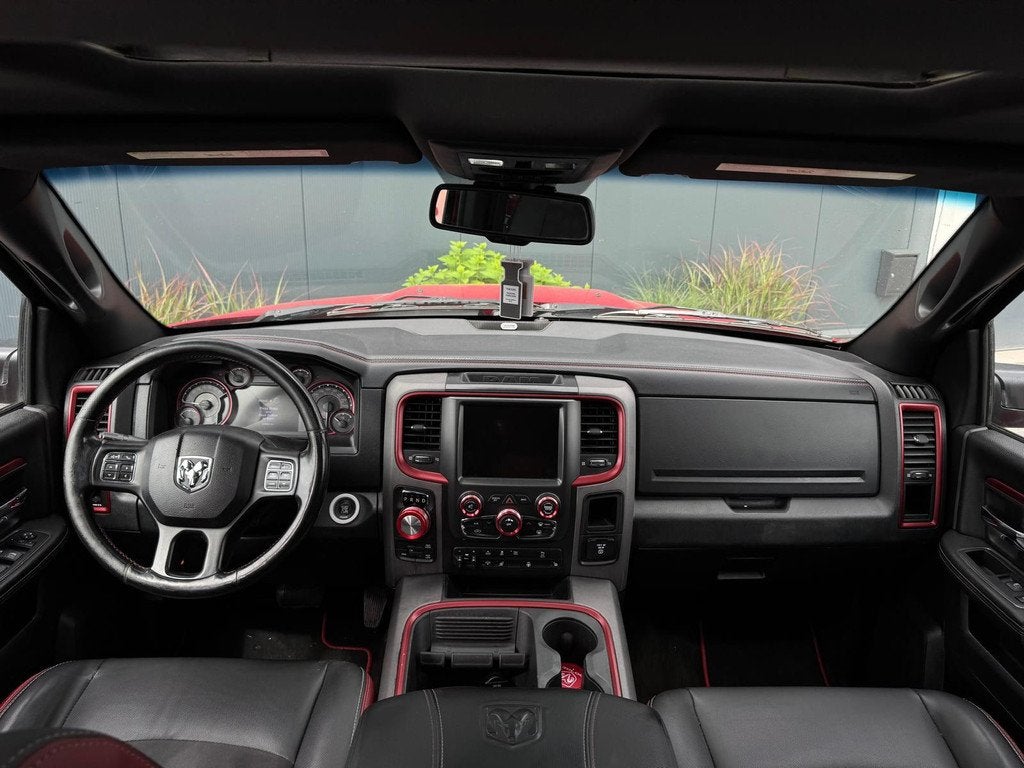 Dodge Ram 1500 5.7 V8 LPG 4x4 Crew Cab 5'7 Rebel RED | NAVI, Auto's, Automaat, 2598 kg, Gebruikt, 5654 cc
