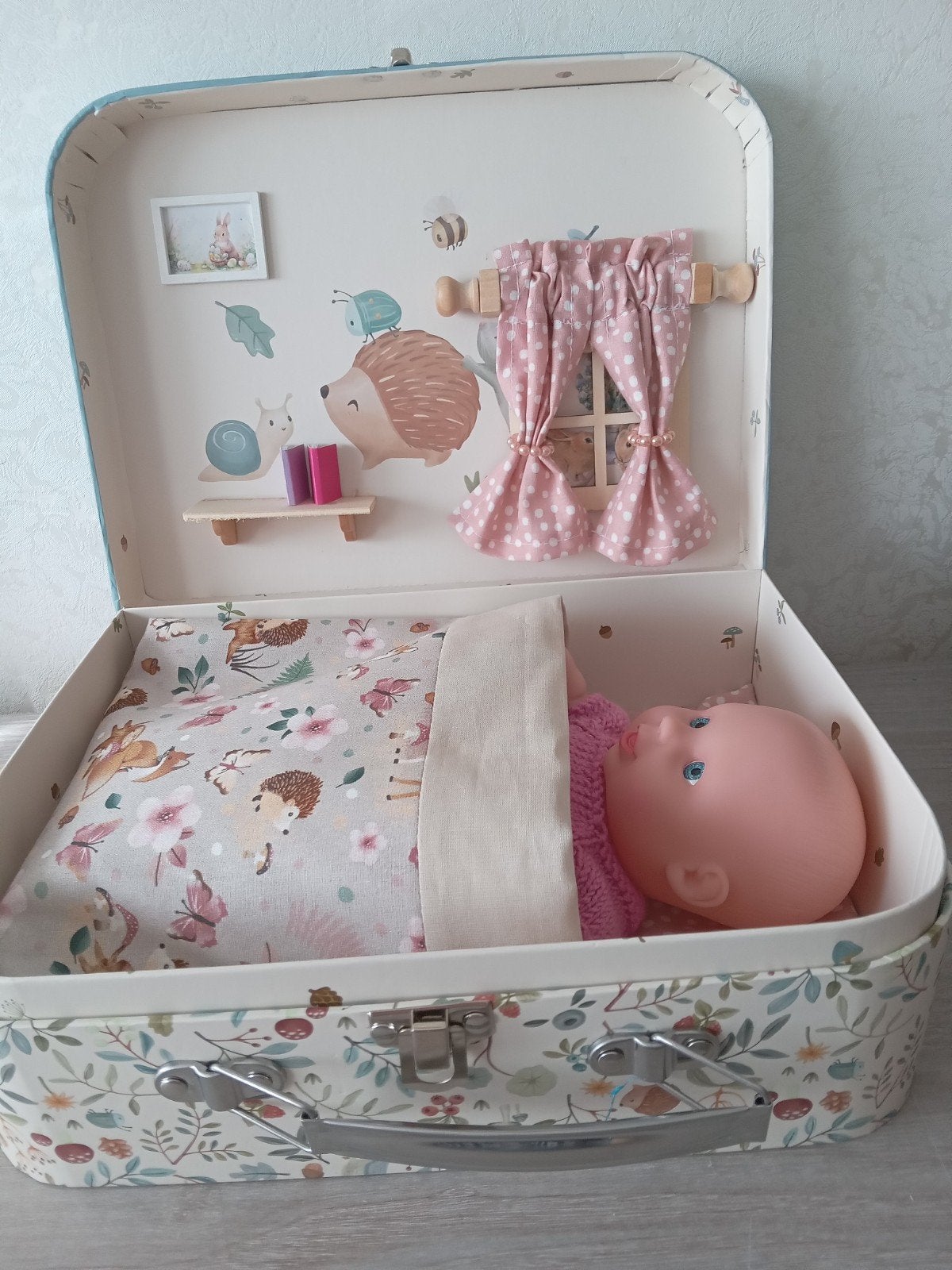 Schattig koffertje met babypopje en beddengoed, Kinderen en Baby's, Ophalen of Verzenden, Nieuw, Babypop