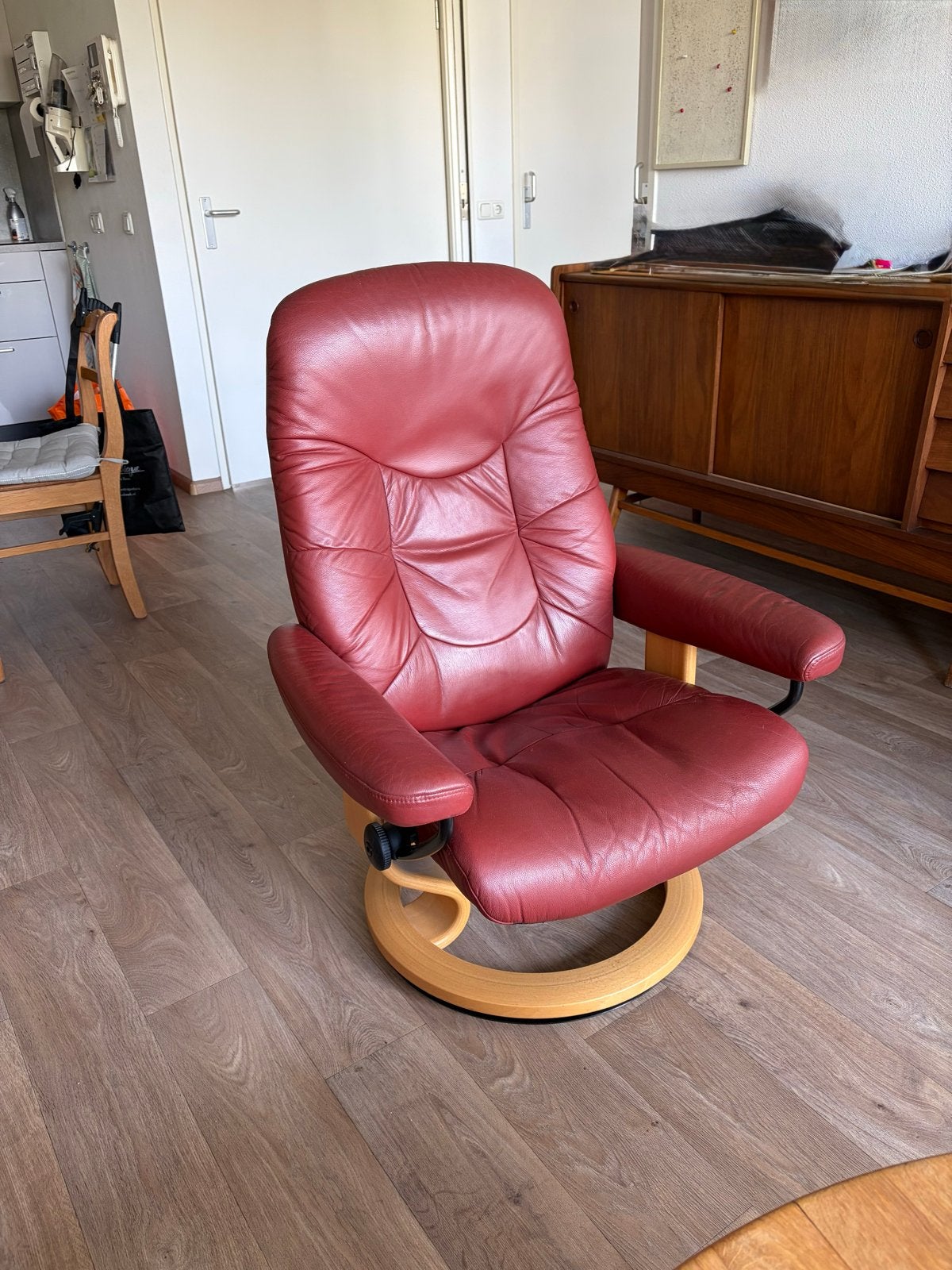 Comfortabele rode leren relaxfauteuil, Ophalen, Gebruikt, 50 tot 75 cm, Leer
