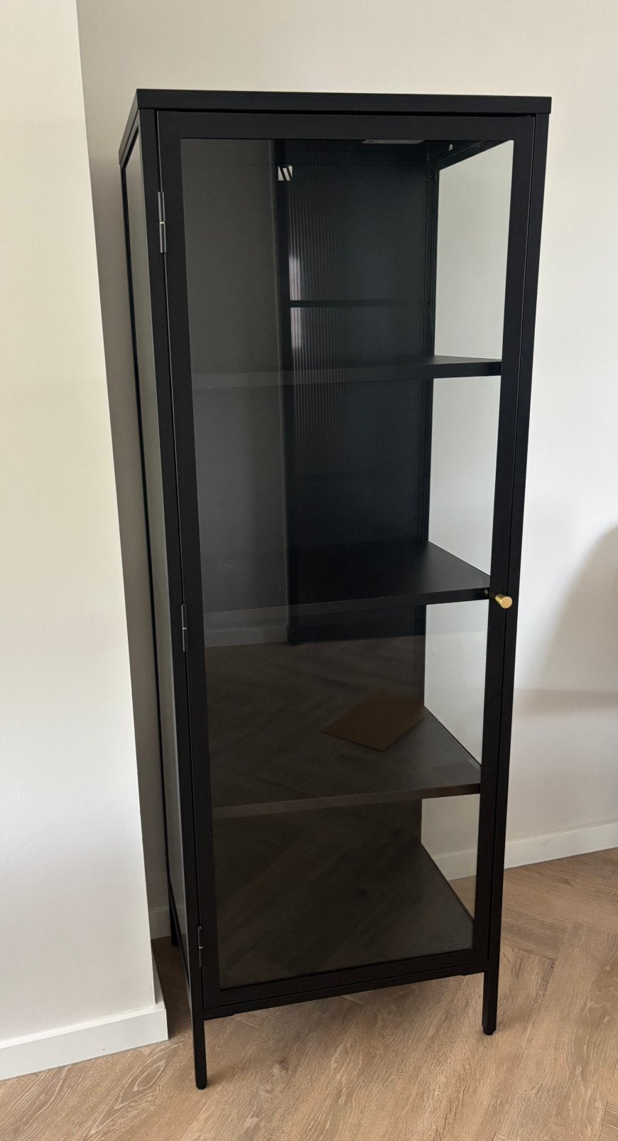 Zwarte metalen vitrinekast – Kaya –160 cm– zo goed als nieuw, Ophalen, Met plank(en), Strak modern design van metaal, 50 tot 100 cm