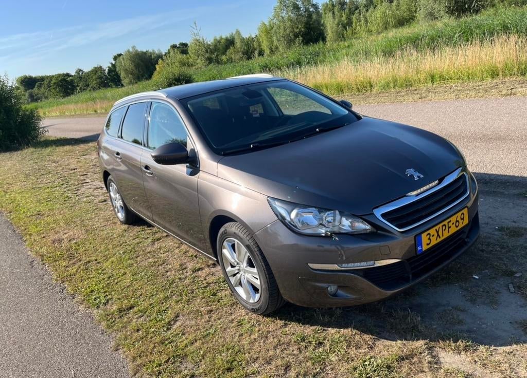 Peugeot 308 1.2 E-thp 130pk 2014 Grijs PANO-DISTRIBUTIE VERV, Auto's, Peugeot, 1199 cc, 1165 kg, Origineel Nederlands, 3 cilinders