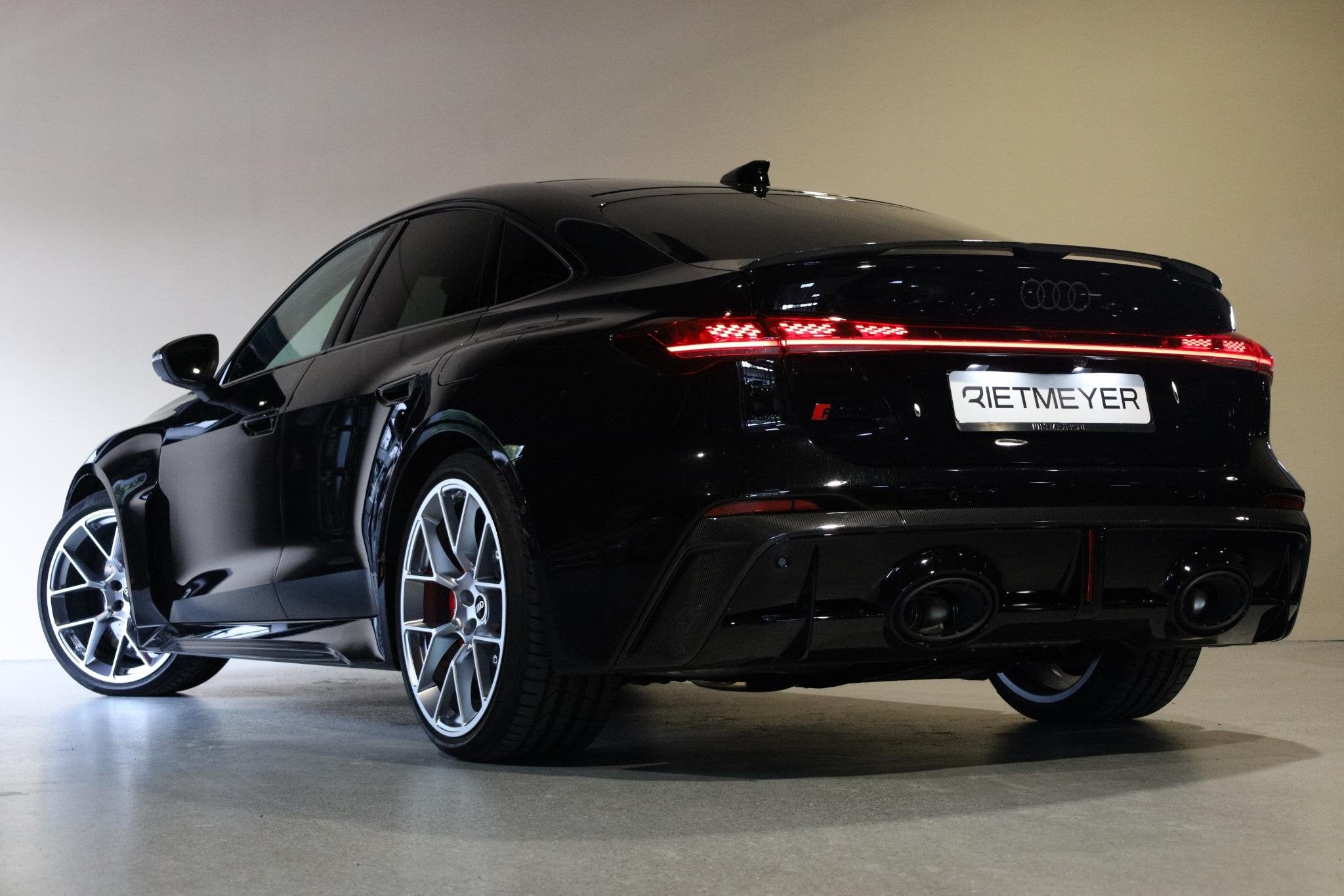Audi A5 Limousine RS 5 e-hybrid quattro |Keramische |Massage, Automaat, 12 maanden, Gebruikt, Euro 6