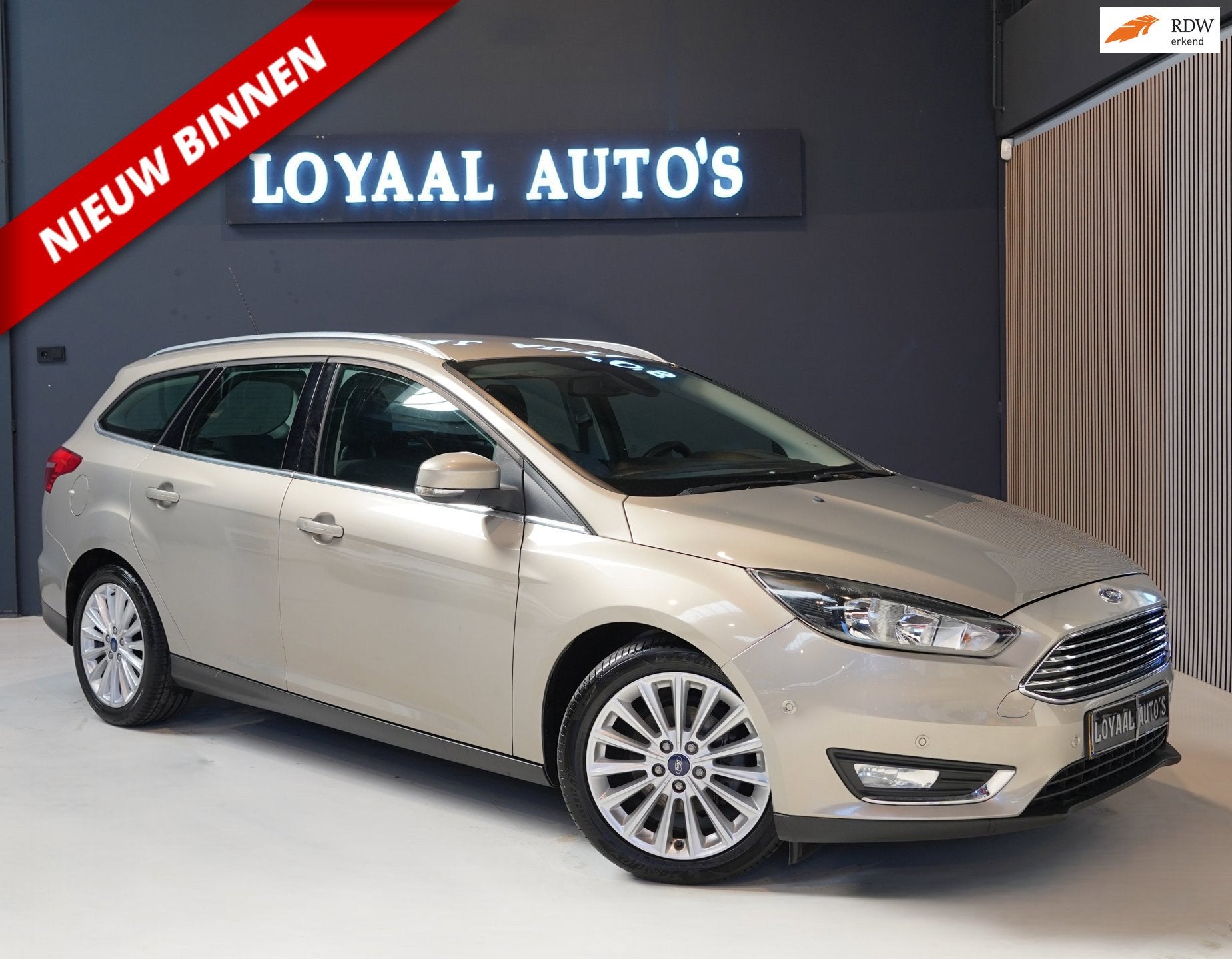 Ford Focus Wagon 1.0 Titanium | NAVI | AIRCO | CRUISE | TREK, Gebruikt, Euro 6, Automatische klimaatregeling, Origineel Nederlands