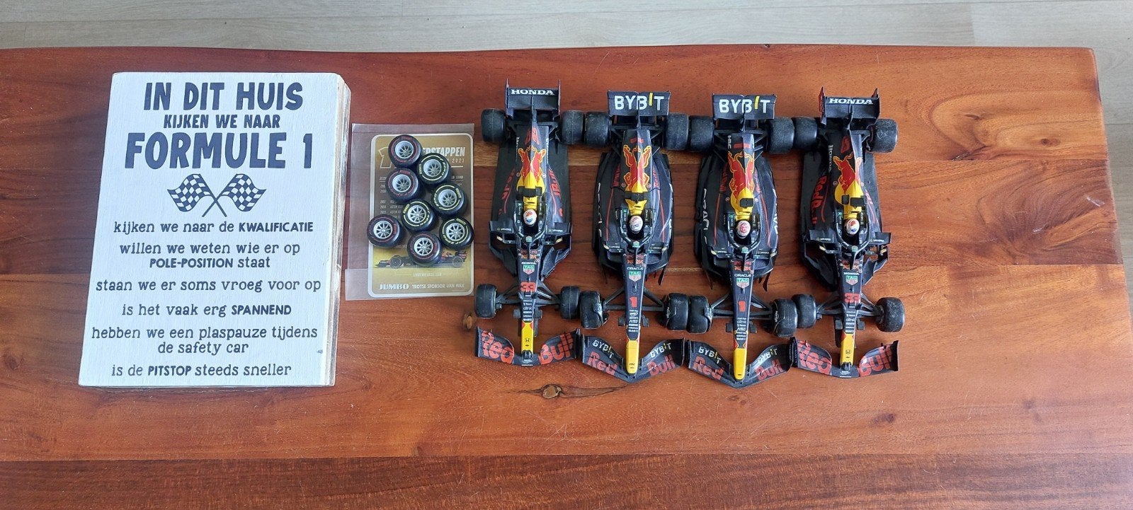 Max verstappen raceauto's + formule 1 houten plaat, Ophalen, Zo goed als nieuw, Formule 1