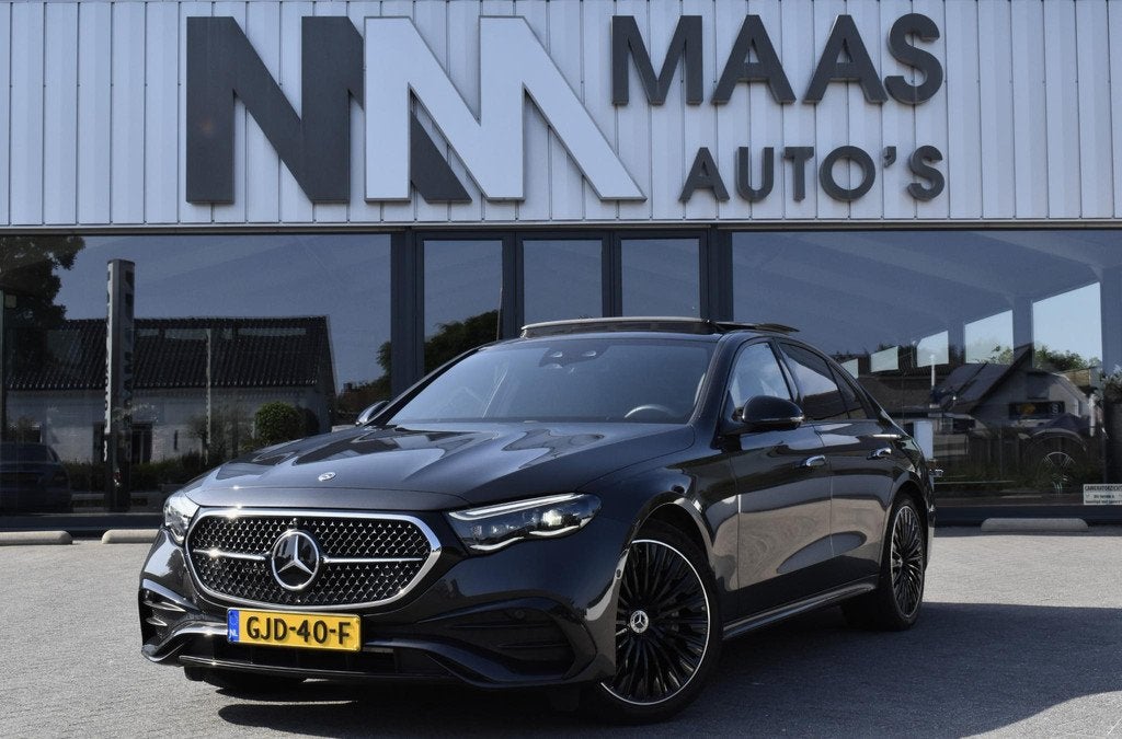 Mercedes-Benz E-klasse 300 e 4MATIC AMG Line Widescreen Pano, 4 cilinders, Bedrijf, Vierwielaandrijving, Hybride Elektrisch/Benzine