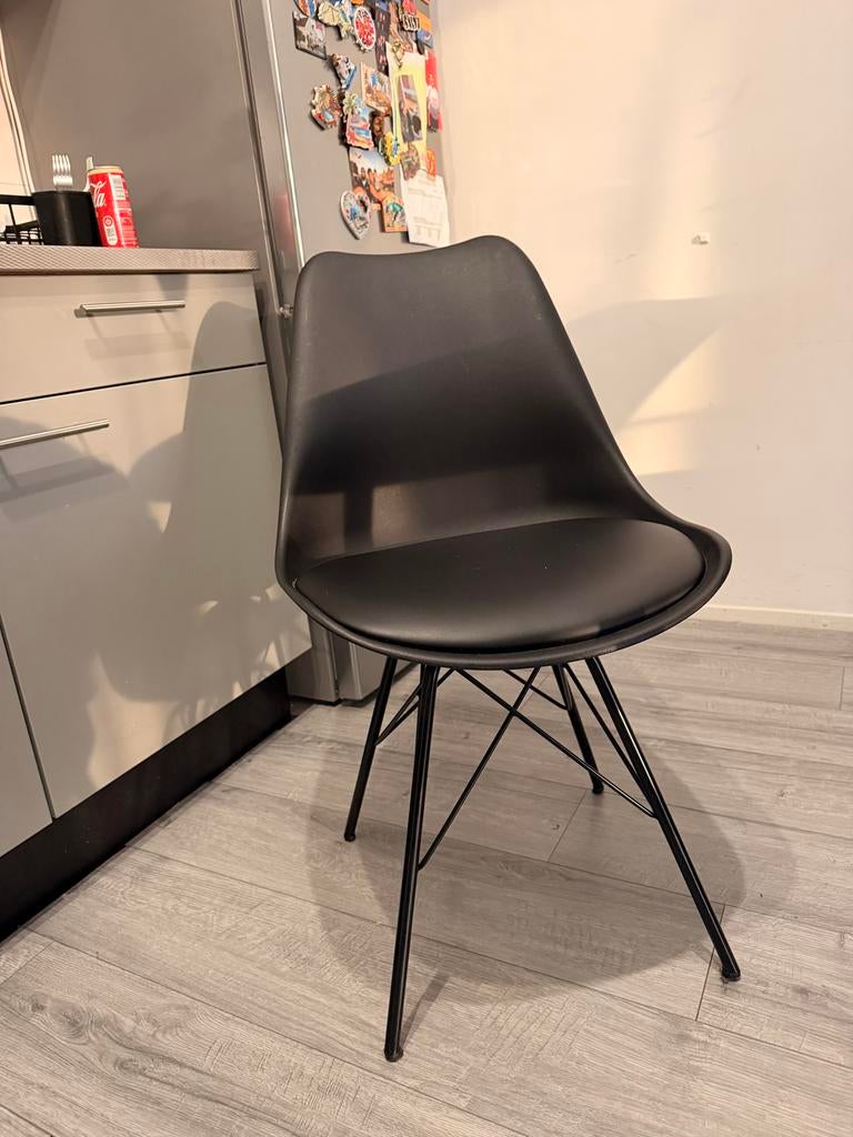 Set van 4 zwarte stoelen - Eames DSW stijl, Kunststof, Zwart, Ophalen of Verzenden, Zo goed als nieuw