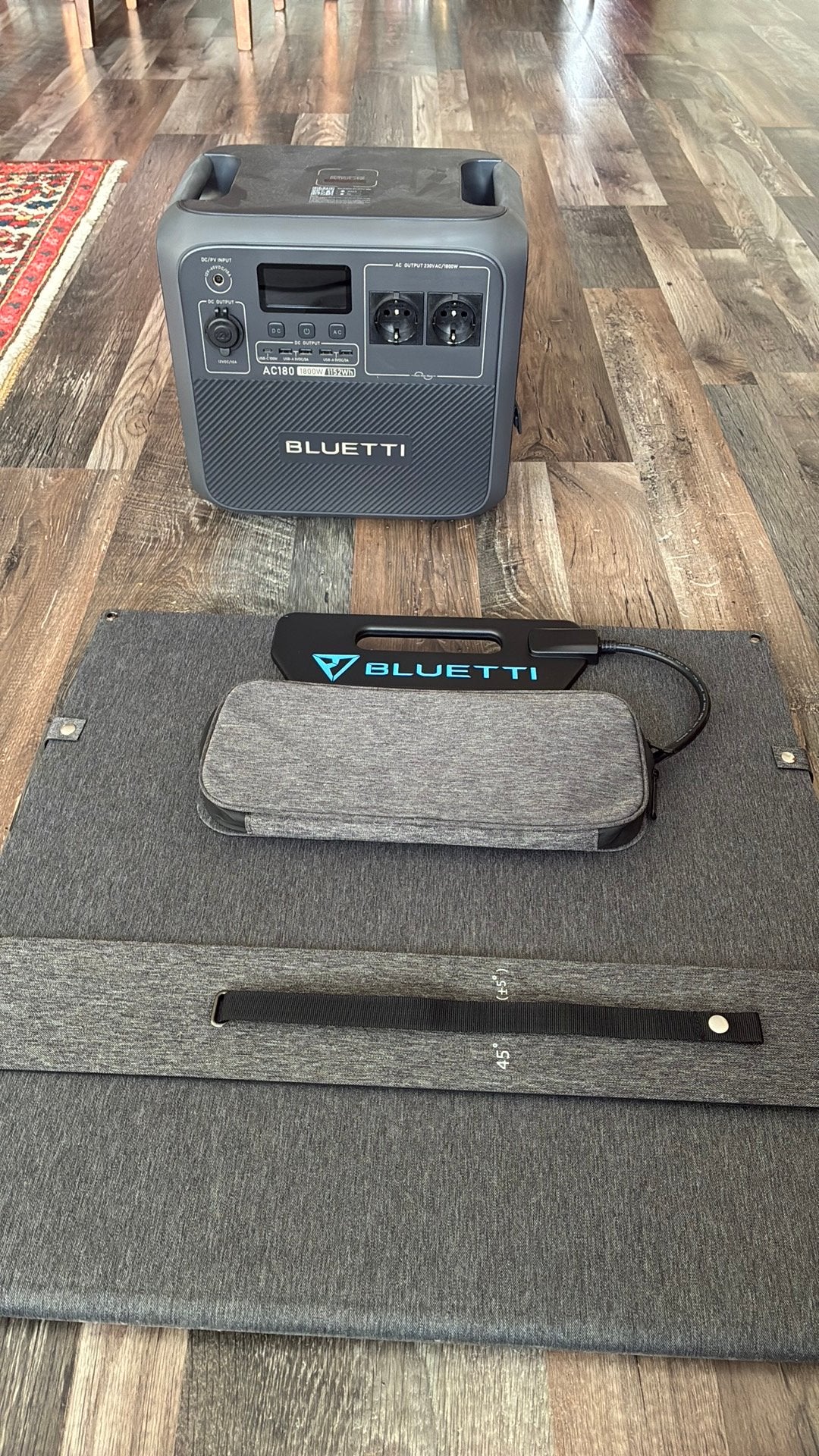 Bluetti AC180 met zonnepaneel, Caravans en Kamperen, Kampeeraccessoires, Ophalen, Zo goed als nieuw