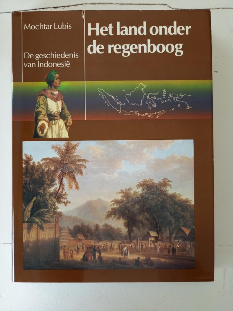 w6 Het land onder de regenboog - Indonesië, Ophalen of Verzenden, Zo goed als nieuw, Azië
