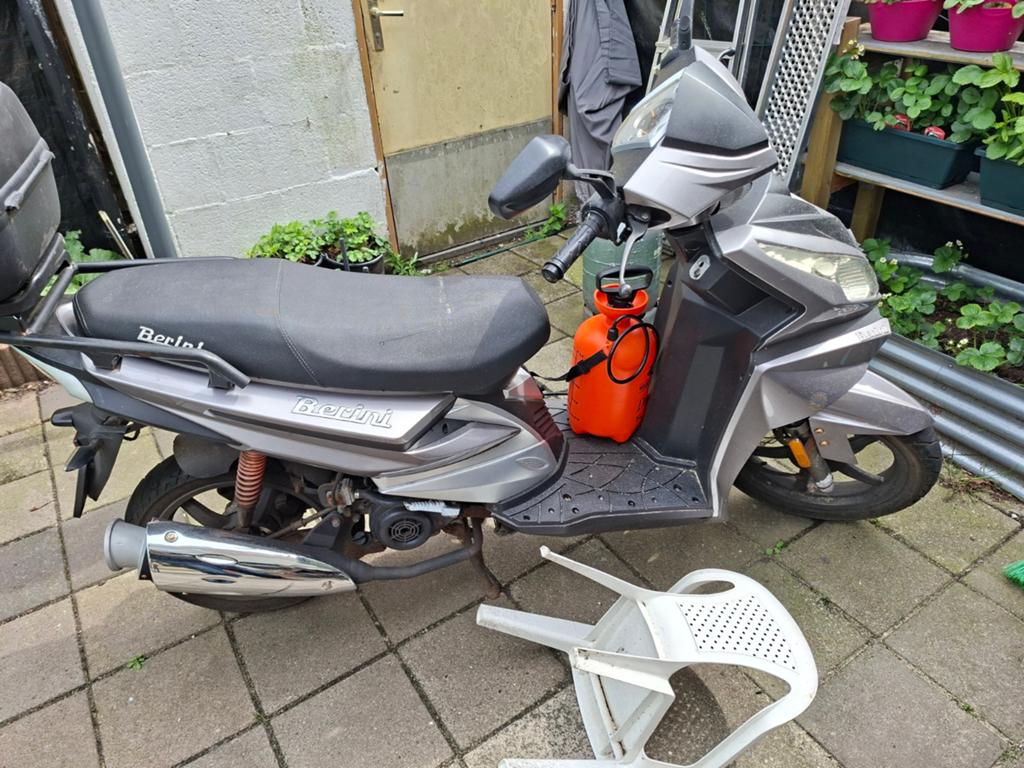 Berini scooter grijs blauwe plaatje, Fietsen en Brommers, Scooters | Kymco, Ophalen, Gebruikt, Overige modellen, Benzine