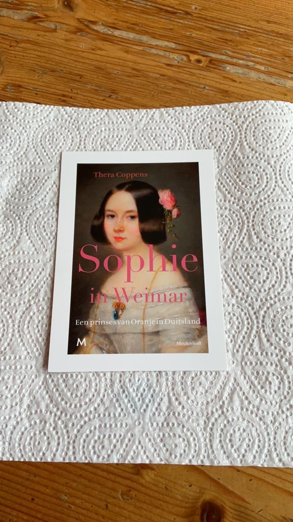 Postkaart - Sophie in Weimar - Thera Coppens, Ophalen of Verzenden, 1980 tot heden, Ongelopen, Politiek en Historie