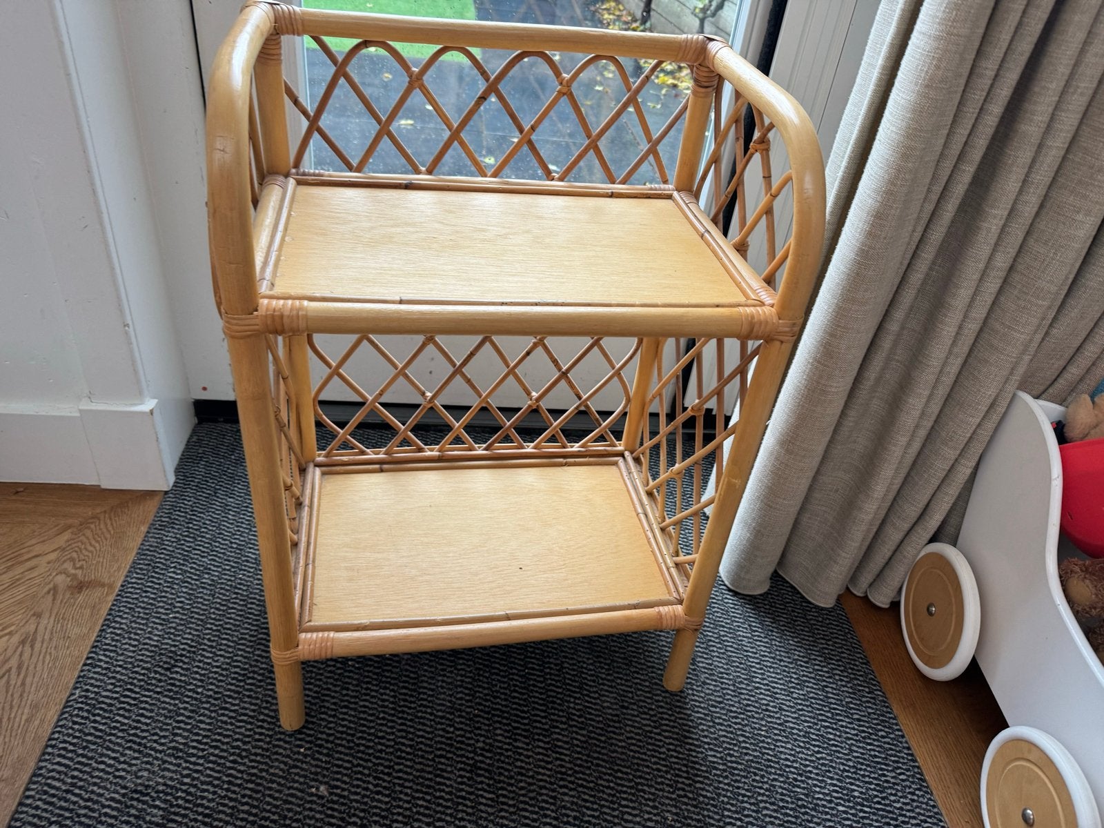 Vintage rotan boekenkastje met 2 planken, Ophalen, Gebruikt