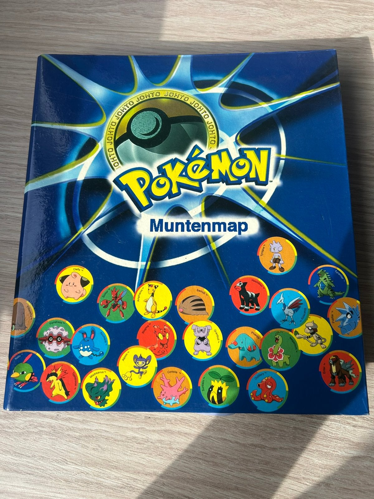 Pokémon muntenmap compleet, Ophalen of Verzenden, Zo goed als nieuw