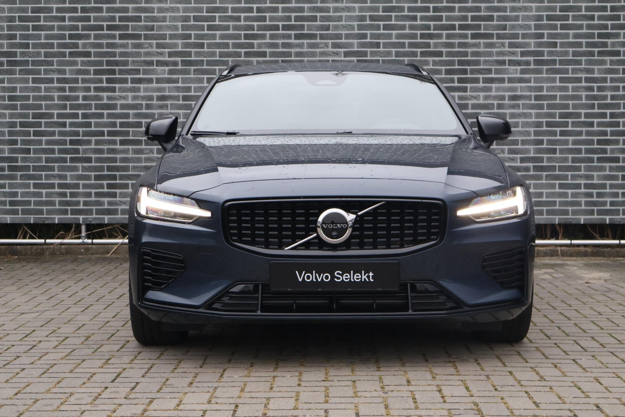 Volvo V60 2.0 T8 Plug-in Hybrid AWD Plus Dark | PHEV Long Ra, Auto's, Stof, Gebruikt, Euro 6, 4 cilinders