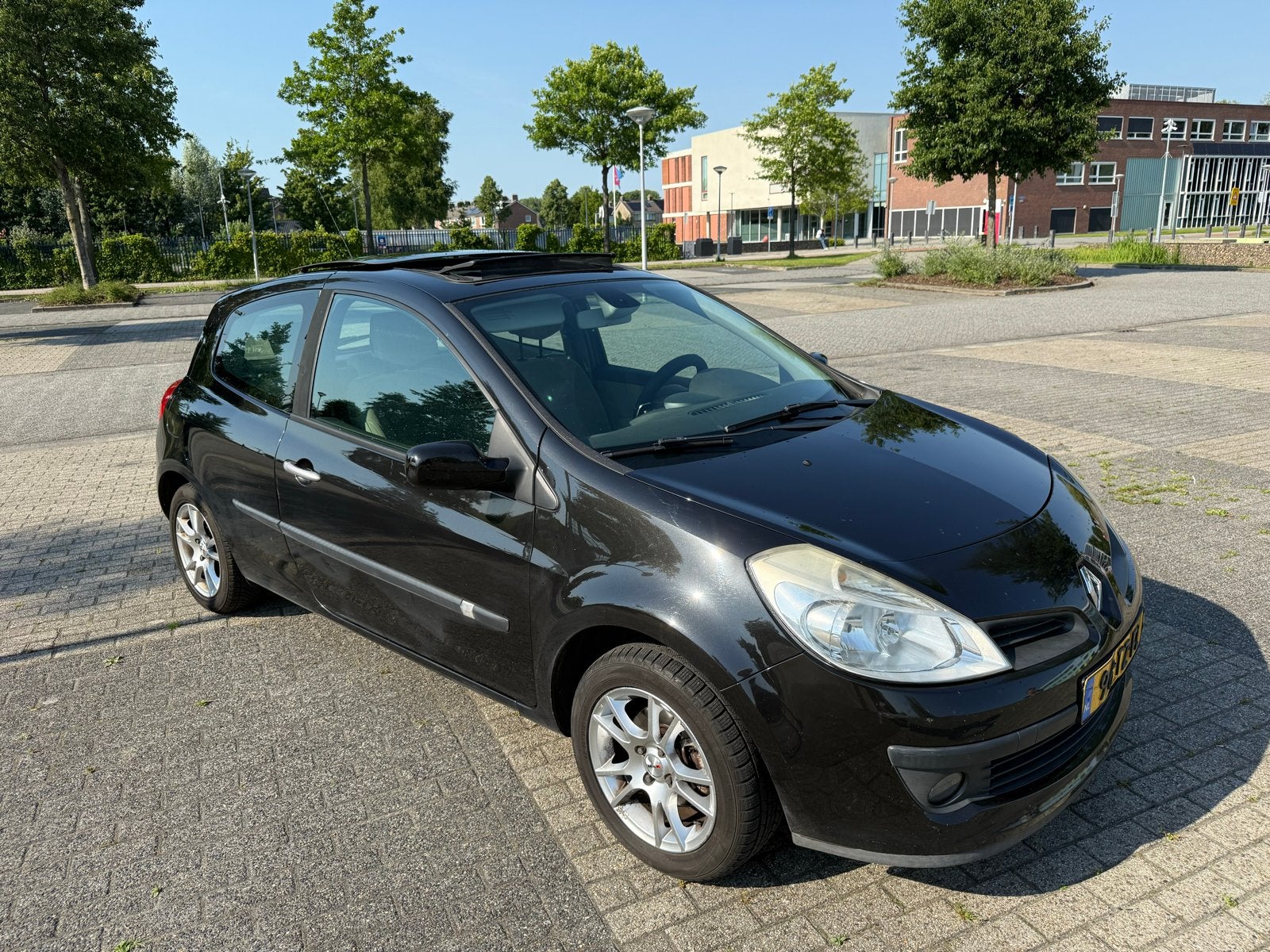 Renault Clio 1.6 16V Zwart open dak, Voorwielaandrijving, Beige, 4 cilinders, Origineel Nederlands