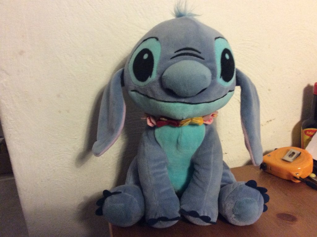Disney's Stitch knuffel. zittend 28 cm hoog, Verzamelen, Ophalen of Verzenden, Overige figuren, Gebruikt, Knuffel