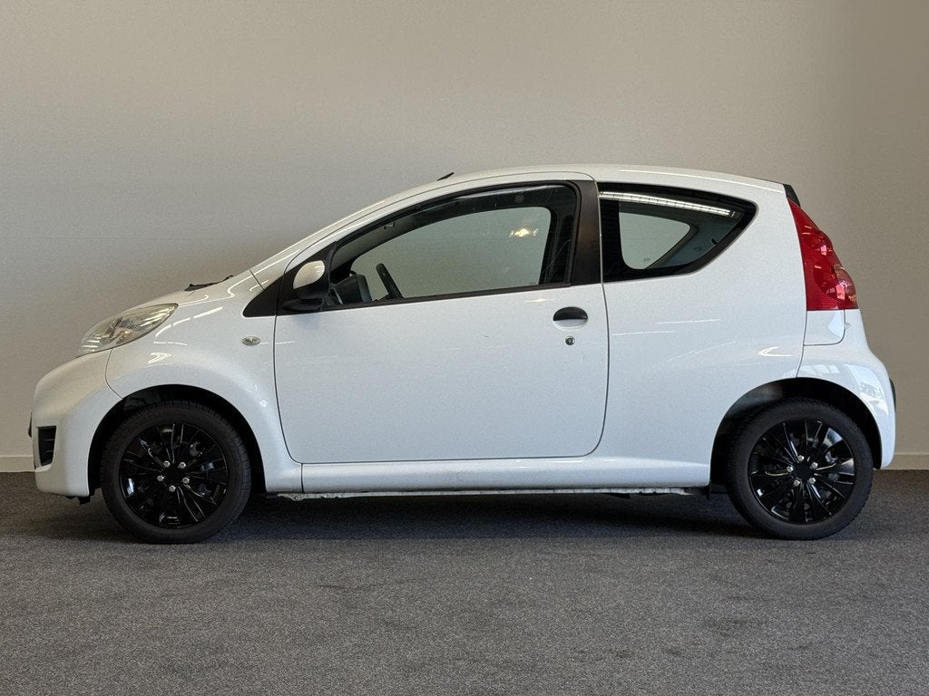 Peugeot 107 1.0-12V XR 3 DRS APK 2027! Peugeot 107 1.0-12V X, Auto's, Voorwielaandrijving, Euro 5, Stof, Gebruikt