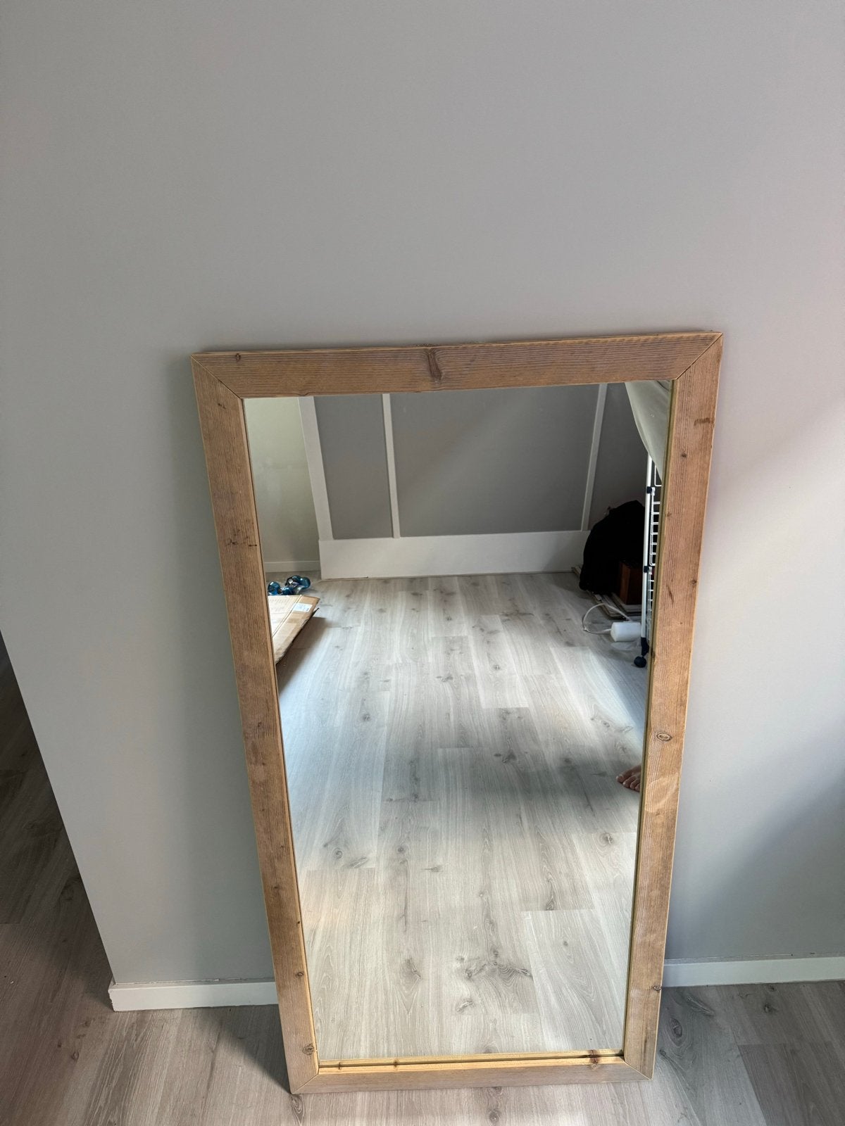 Badkamerspiegel. Spiegel met houten lijst, Ophalen, Zo goed als nieuw, Rechthoekig, 150 tot 200 cm