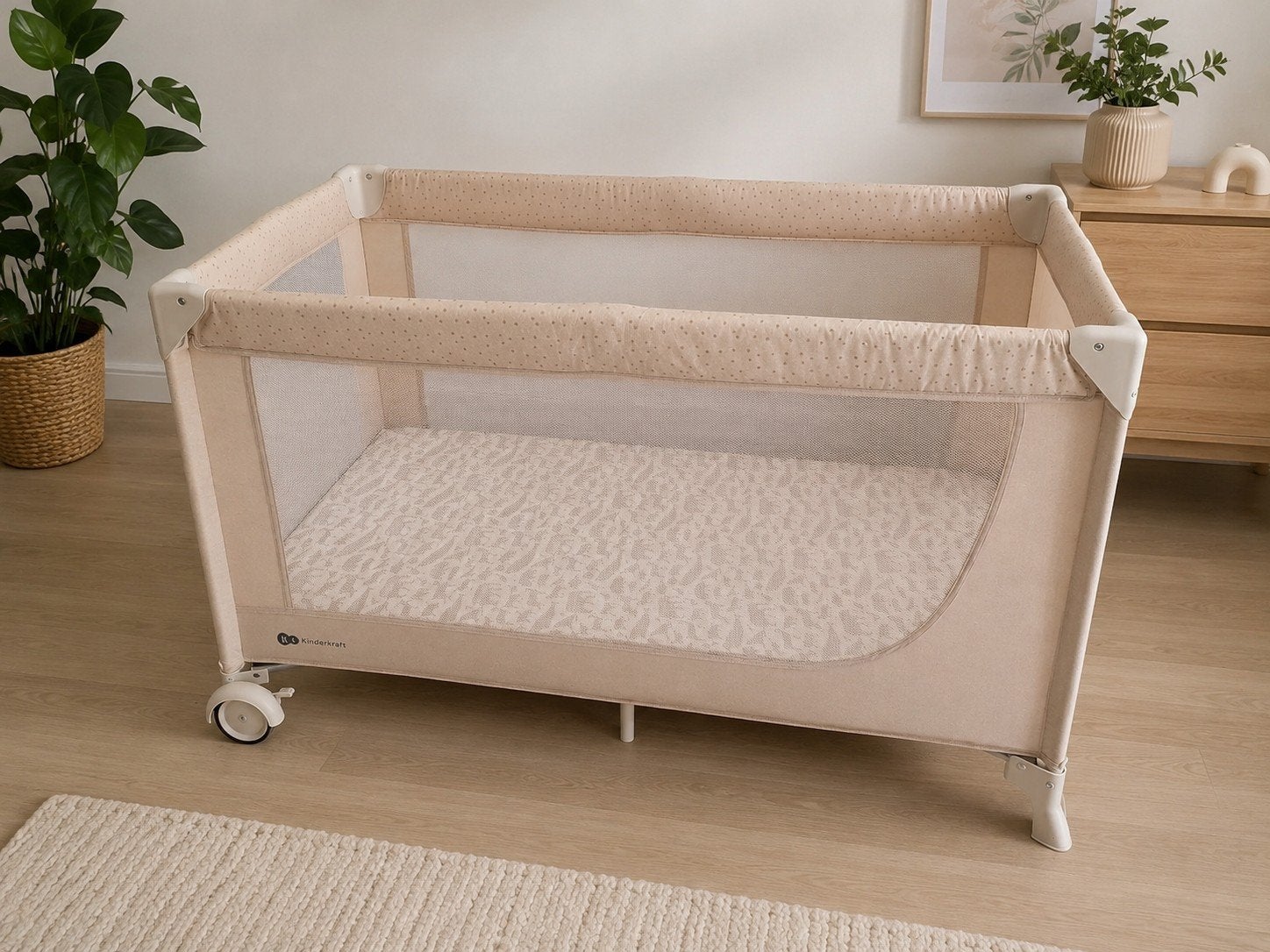 Kinderkraft Box/Campingbedje met Matras en Wieltjes, Ophalen of Verzenden, Gebruikt, Rechthoekig, Wieltjes