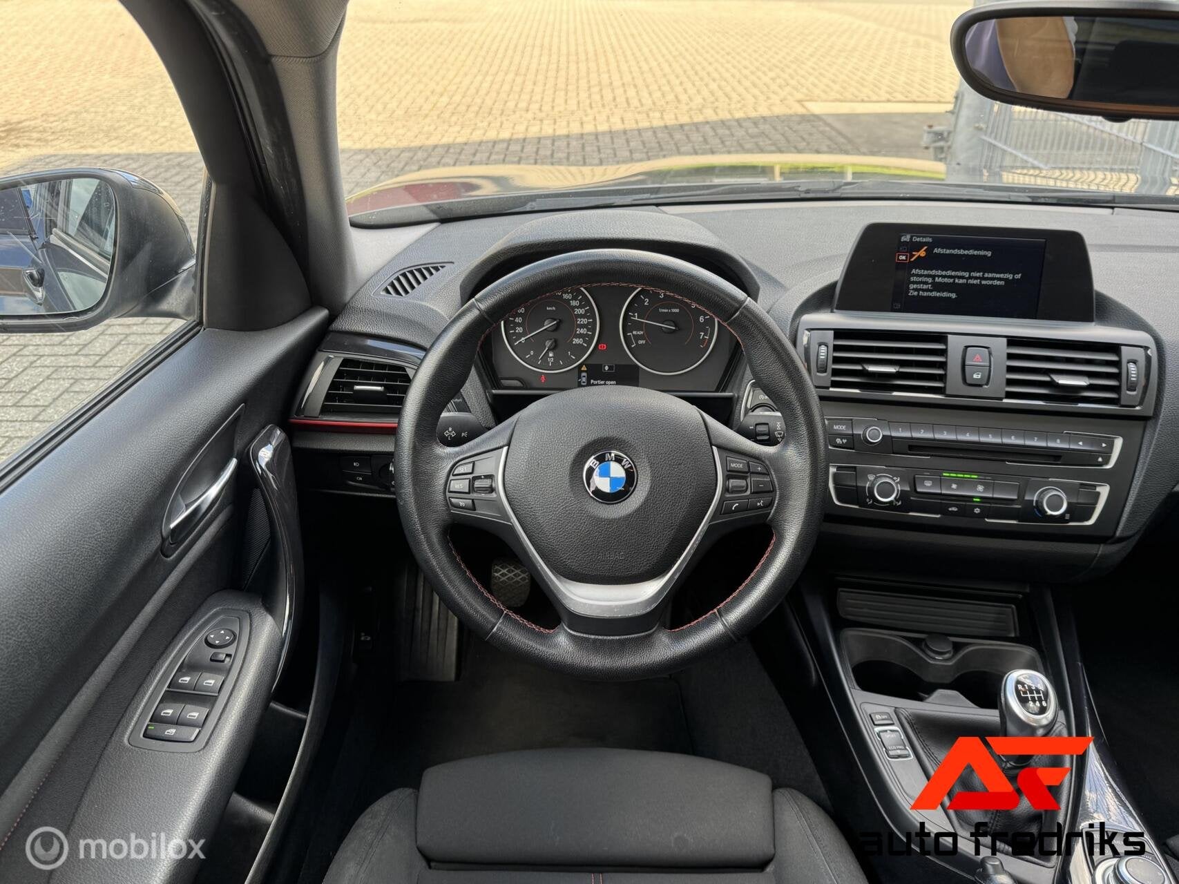 BMW 1-serie 116i Business+ Sport | Panorama dak | Navigatie, Auto's, BMW, 1-Serie, Euro 5, Gebruikt, 4 cilinders