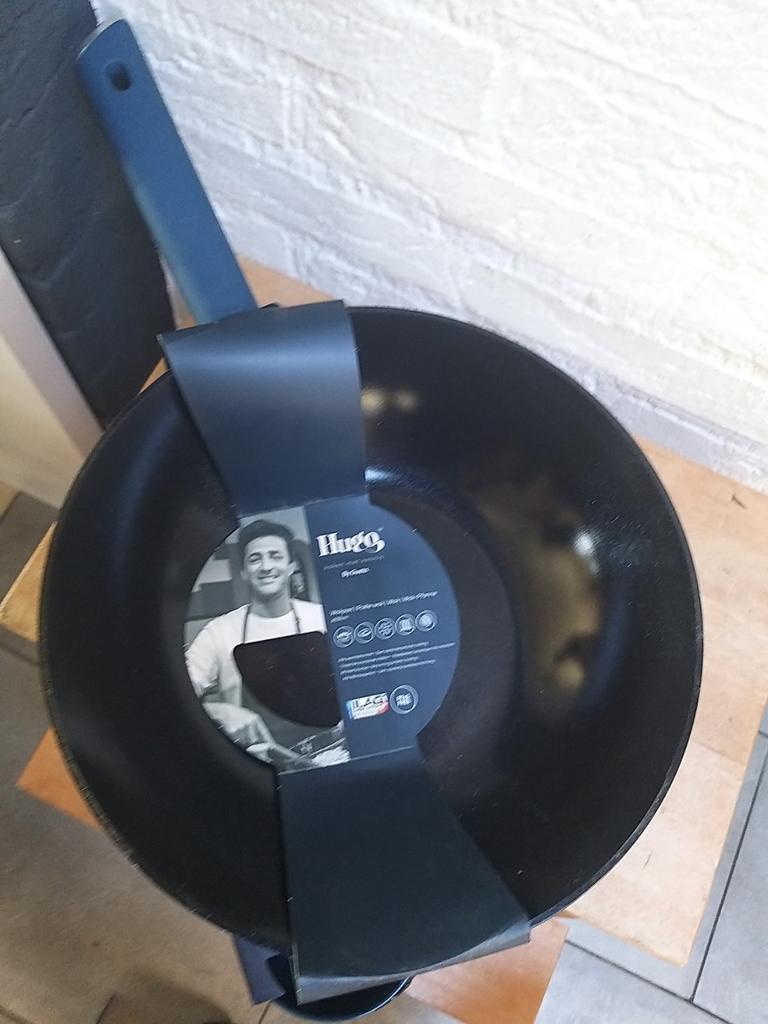 Hugo by Gusta koken met kennis wokpan met 2 schaaltjes nieuw, Ophalen of Verzenden, Nieuw, Overige materialen, Wok