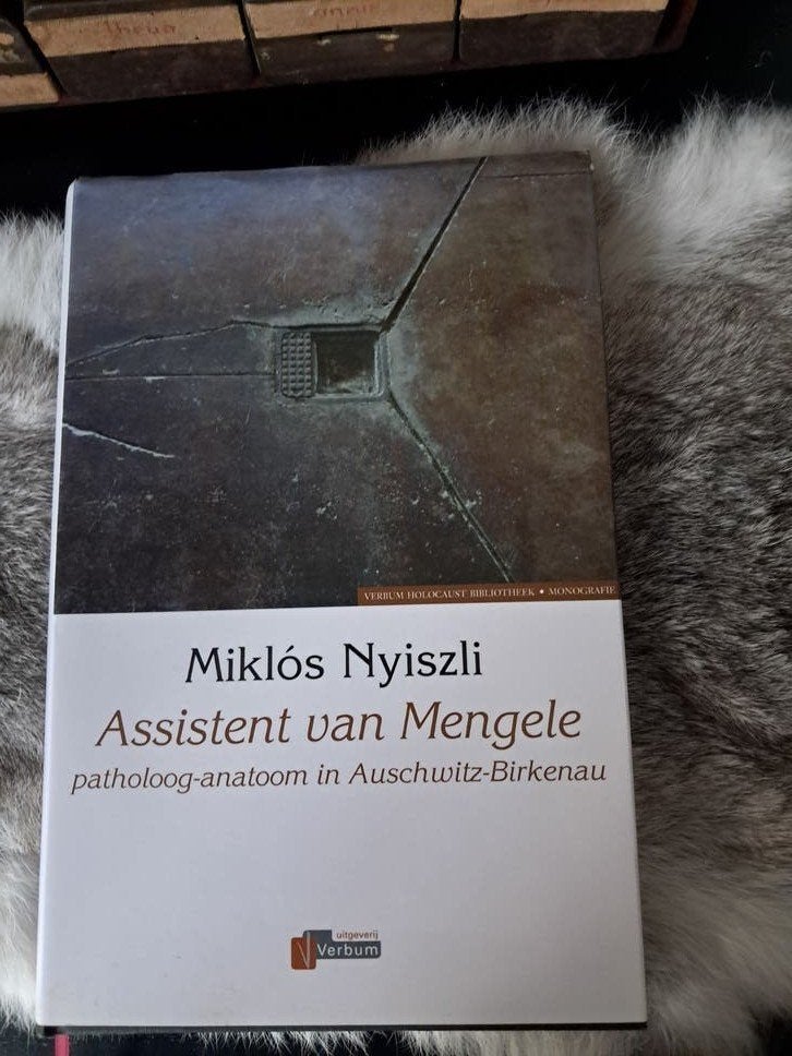Miklós Nyiszli - Assistent van Mengele (Boek), Boeken, Tweede Wereldoorlog, Ophalen of Verzenden, Zo goed als nieuw, Miklós Nyiszli