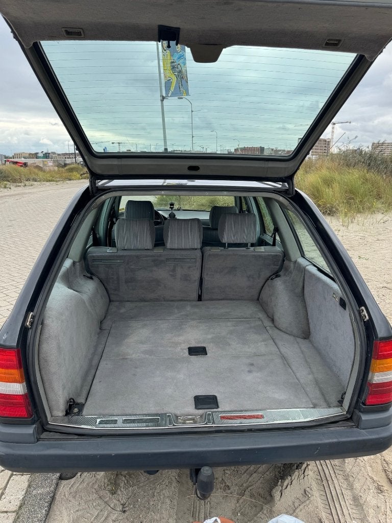 Oldtimer Mercedes-Benz 200-Serie 2.3 230 TE K6 1986 Zwart, foto 8