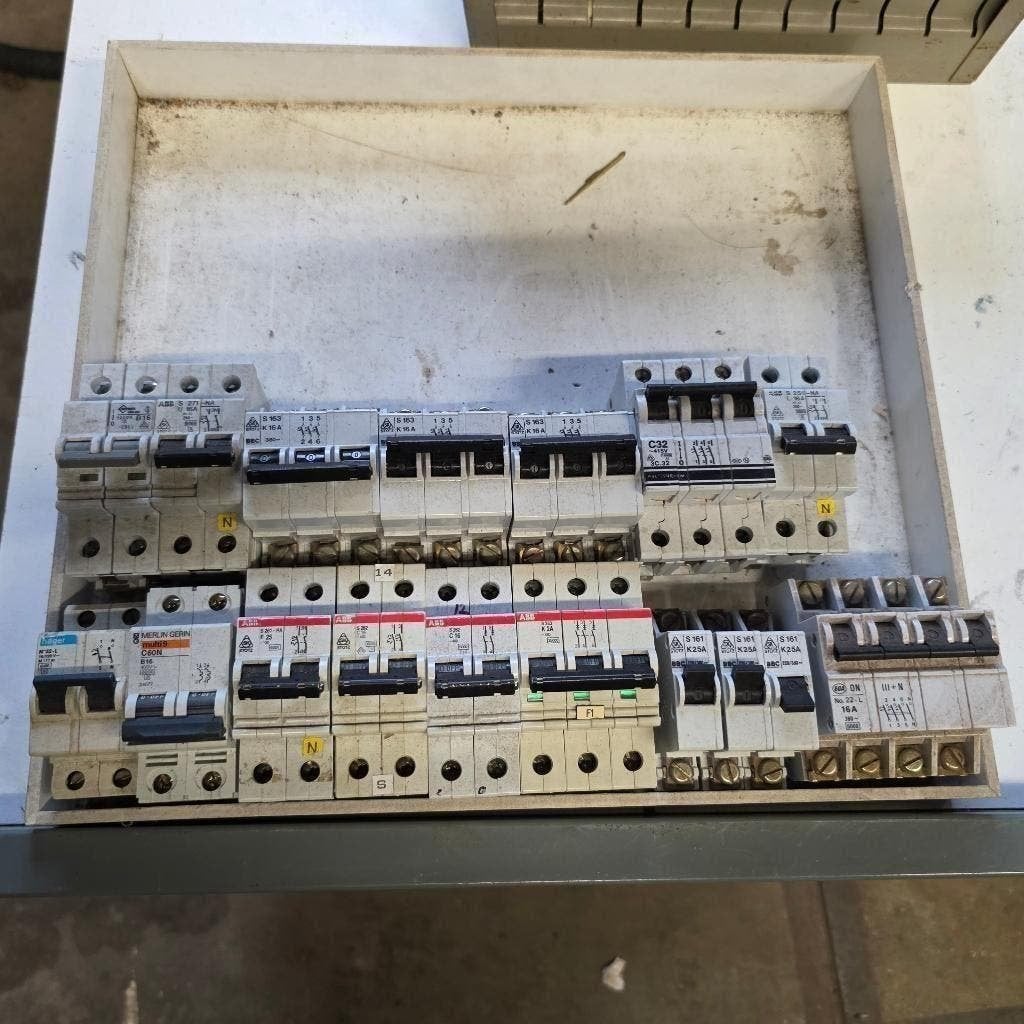 PARTIJ INSTALLATIEAUTOMATEN DIVERSE SOORTEN 230 VOLT