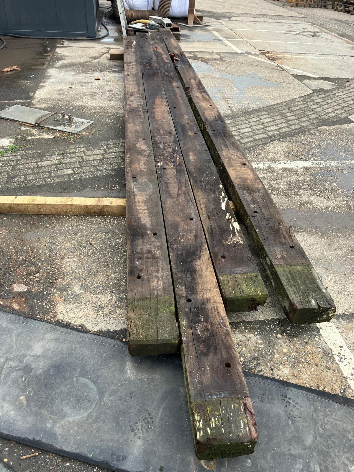 2 stuks hardhouten balken van 8 meter, Ophalen, Gebruikt, Hardhout, 250 cm of meer